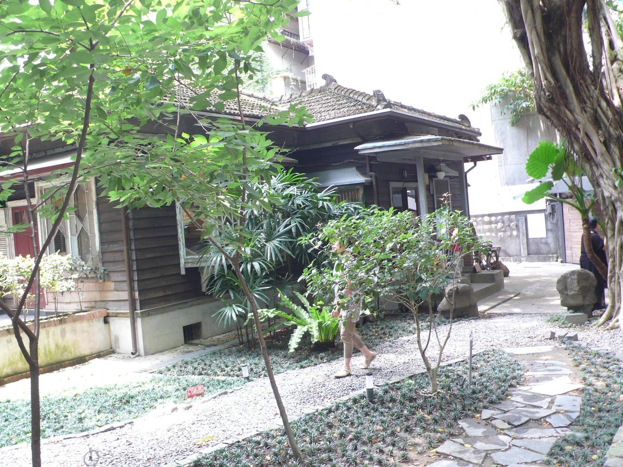 日式民居很注重室外空間、環境，會打造樹木、庭園。